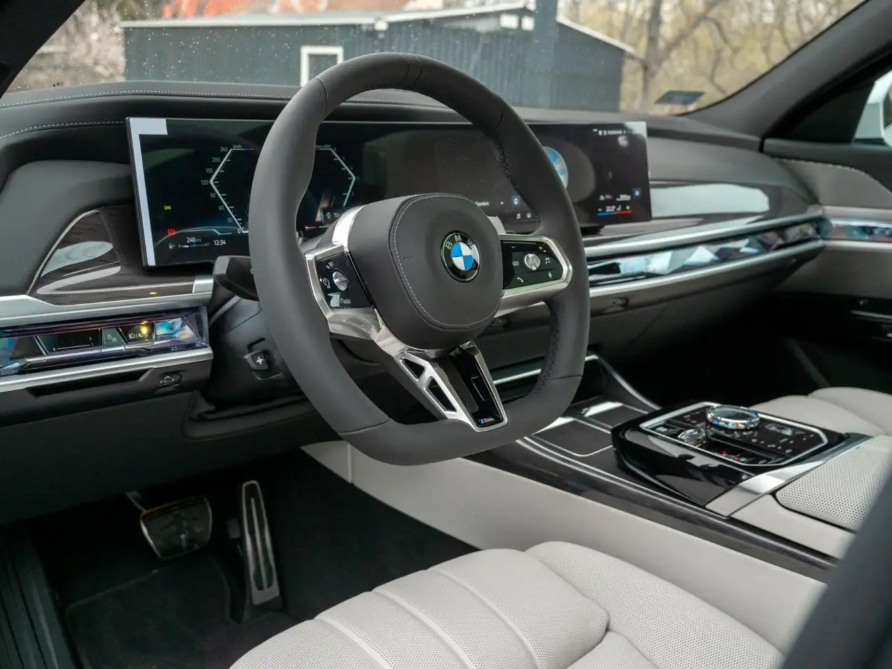 BMW 740 d M SPORT.MASSAGE.DR.ASS.PRO.SKY.INDIVI.5/100 12