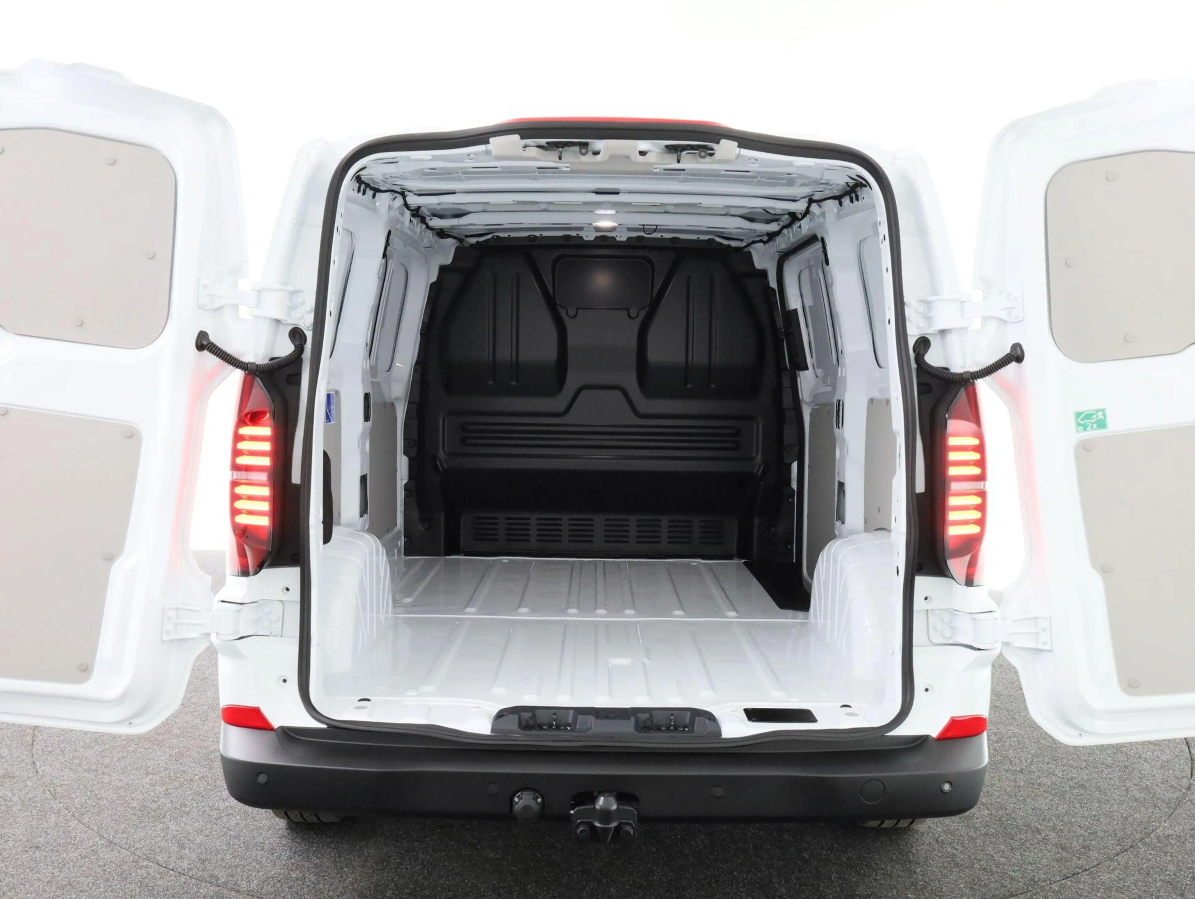 Volkswagen Transporter e-Transporter 136 pk L1 | Trekhaak | Alarm | All s — photo 7