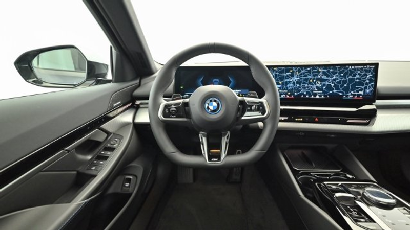 BMW 530 e xDrive Limousine G60 — photo 2