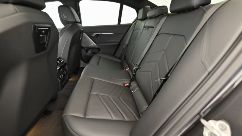 BMW 530 e xDrive Limousine G60 — photo 15