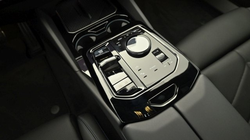 BMW 530 e xDrive Limousine G60 — photo 4