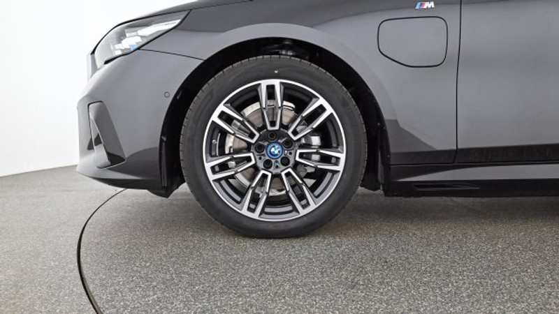 BMW 530 e xDrive Limousine G60 — photo 7