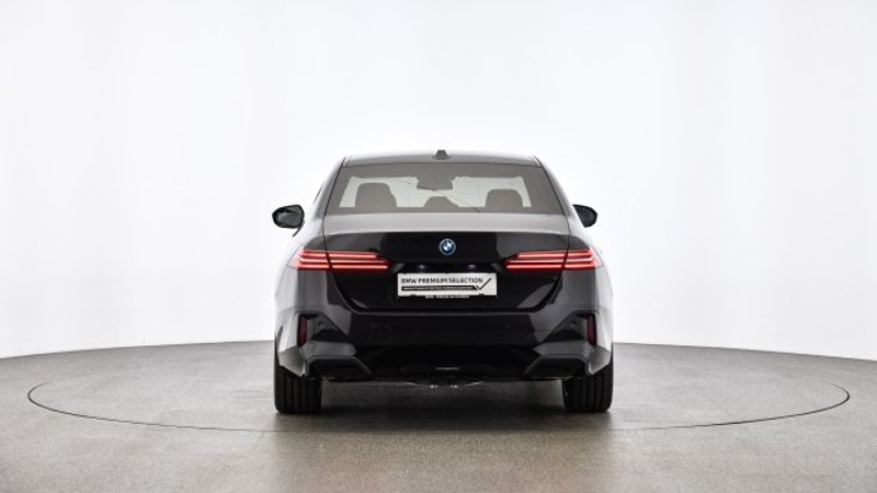 BMW 530 e xDrive Limousine G60 — photo 11