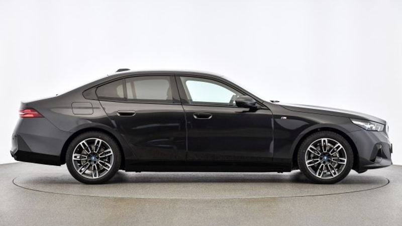 BMW 530 e xDrive Limousine G60 — photo 10