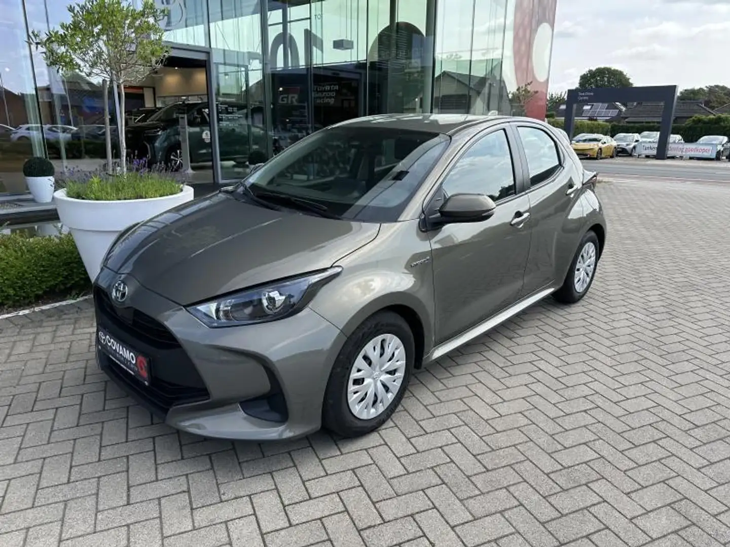 Toyota Yaris Dynamic Bronze - 2