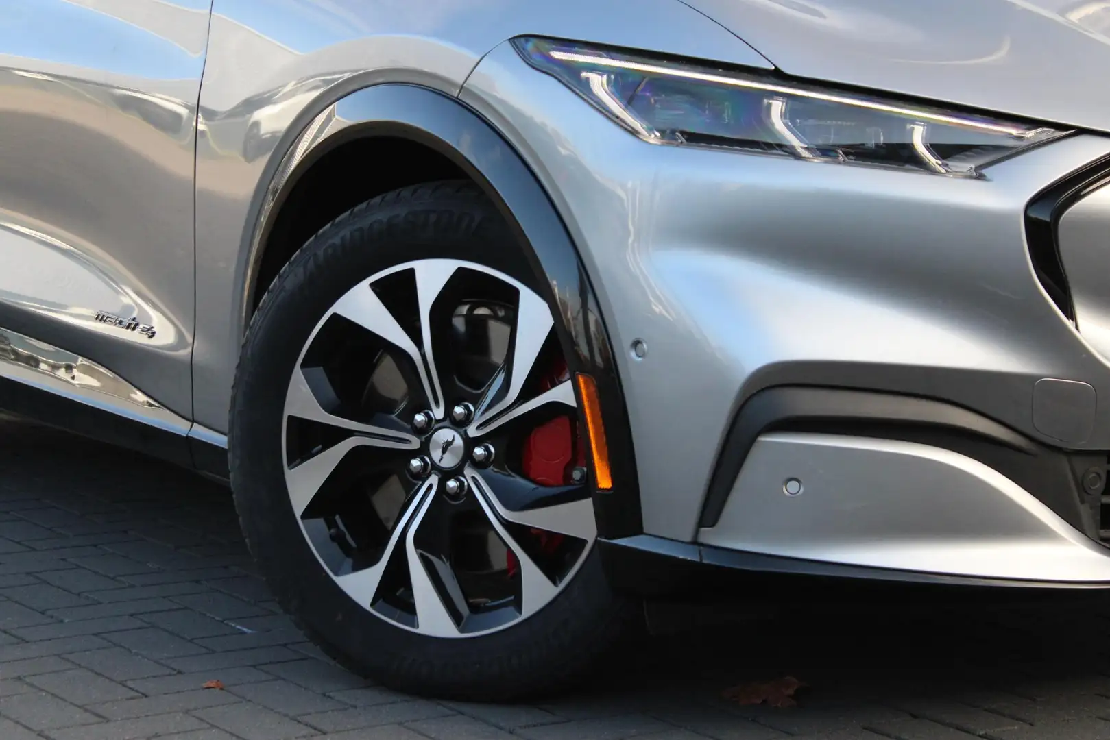 Ford Mustang Mach-E AWD 75 kWh | All wheel drive | Panorama dak | Bang Zilver - 2
