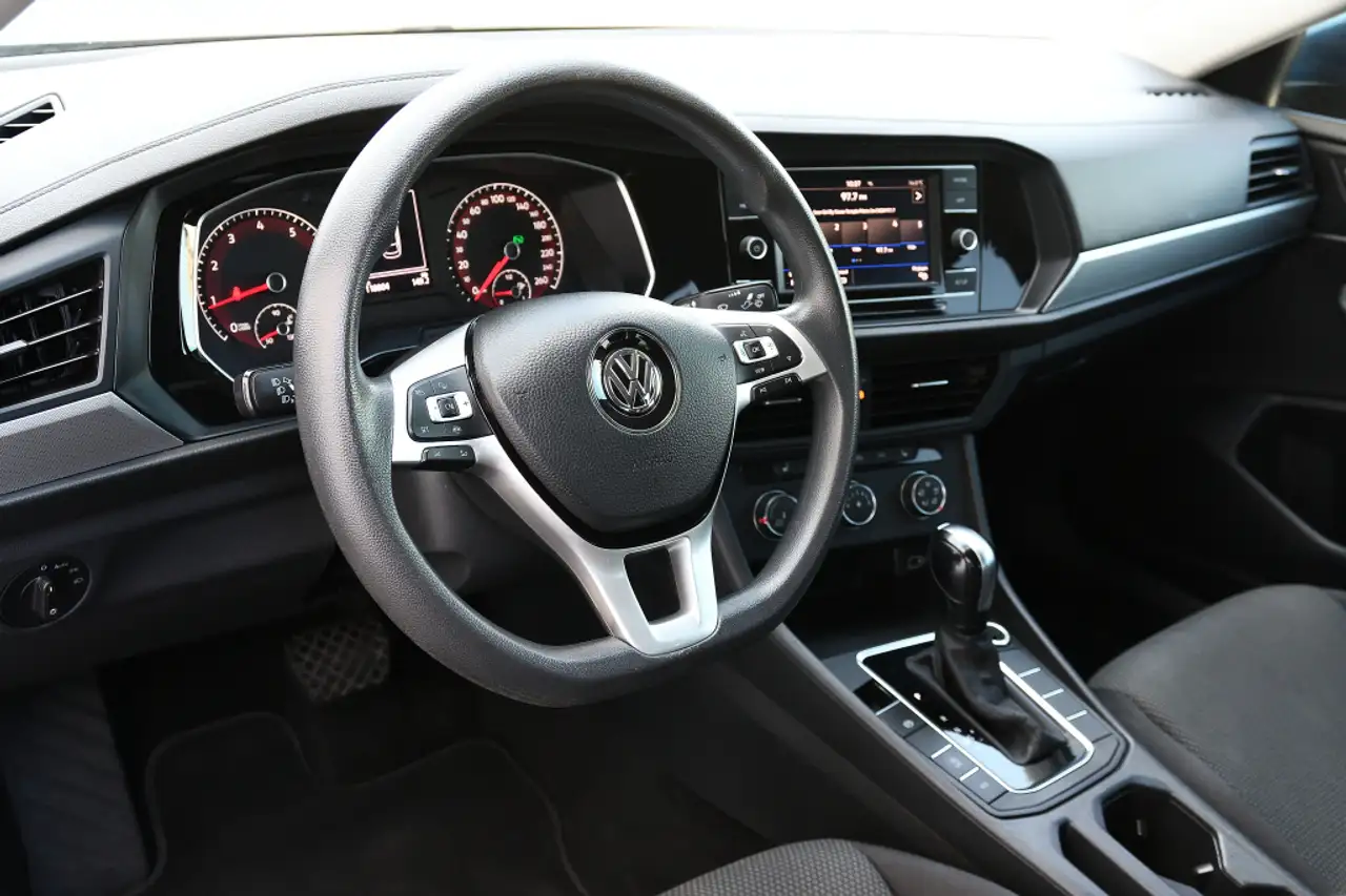 Volkswagen Jetta снимка Volkswagen Jetta