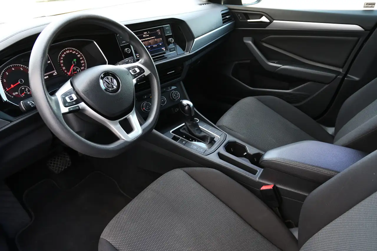 Volkswagen Jetta снимка Volkswagen Jetta