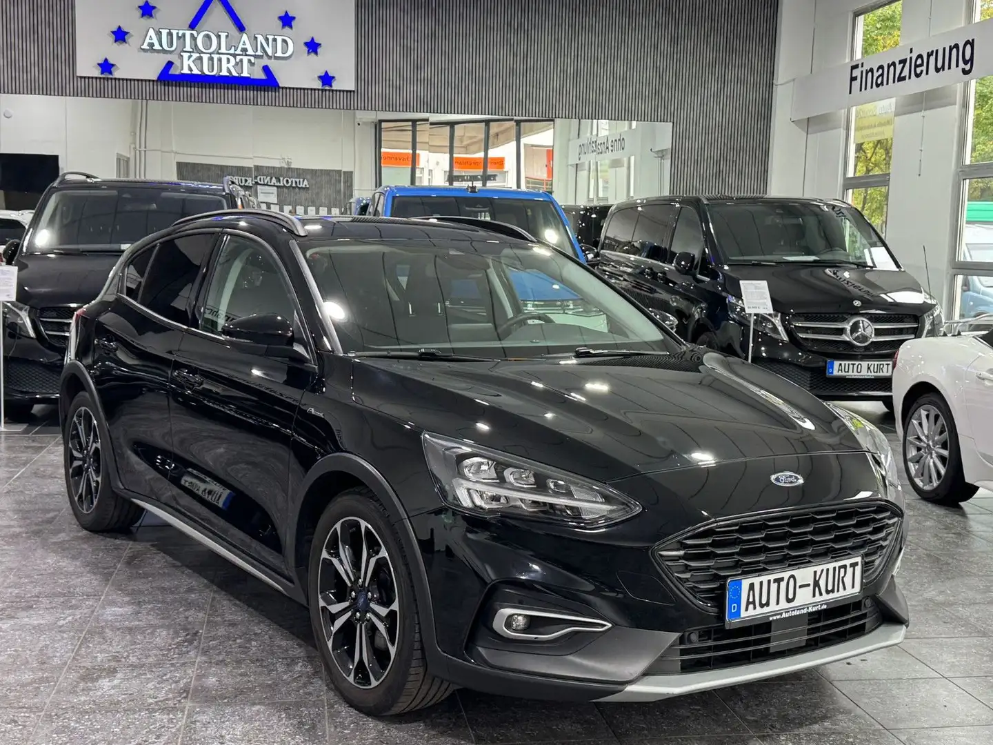 Ford Focus 1,0 EB*LED*NAVI*RFK*Shz*Tempom*DAB*Active Schwarz - 1