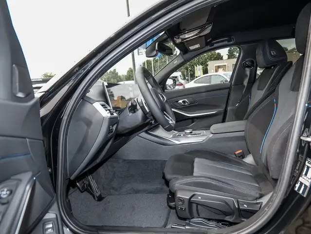 BMW 3 Series view 6