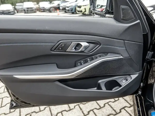 BMW 3 Series view 10