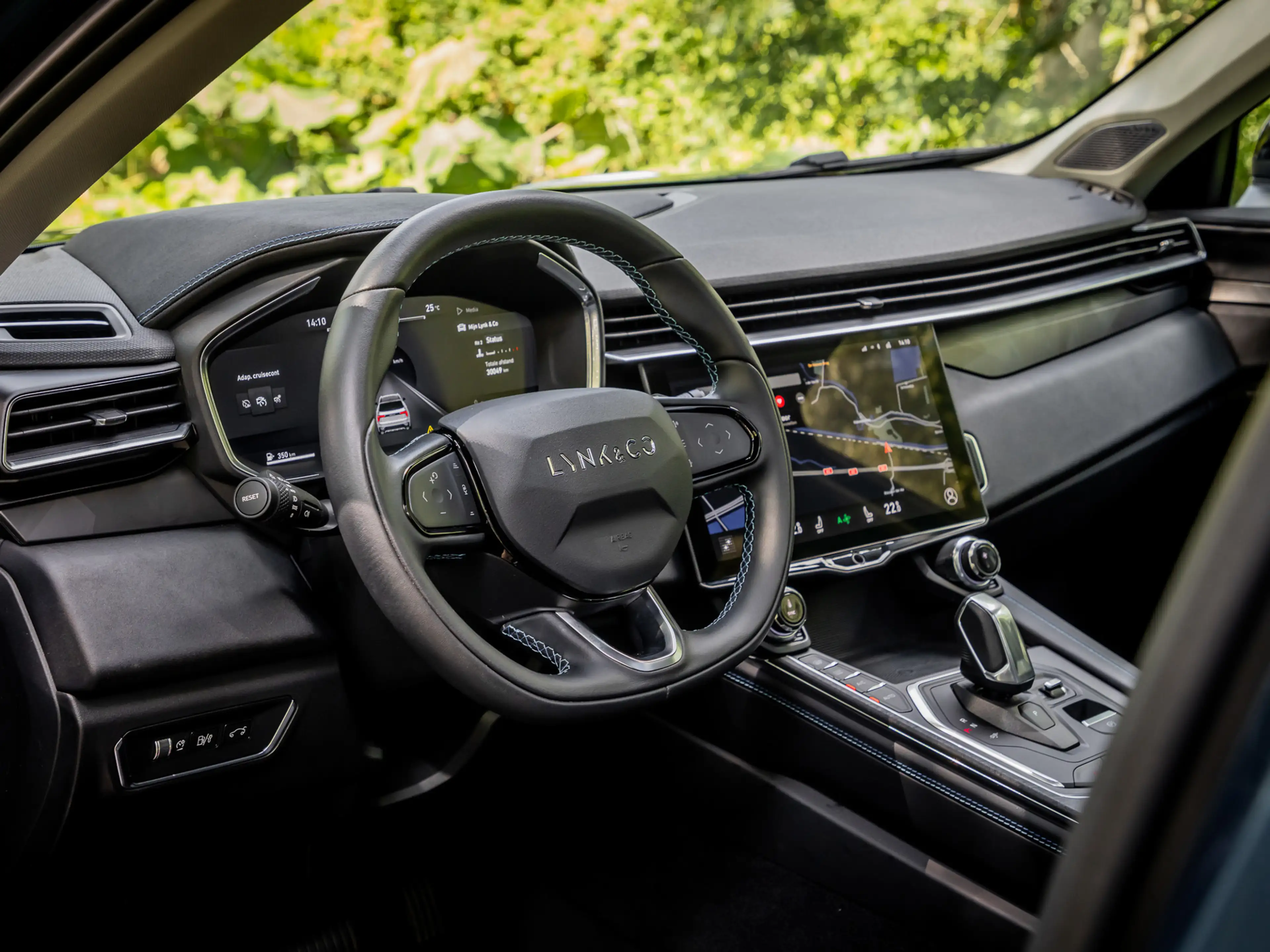 Lynk & Co 01 1.5 Plug-In Hybrid 262pk BLACKED OUT | 360 Camera — photo 4