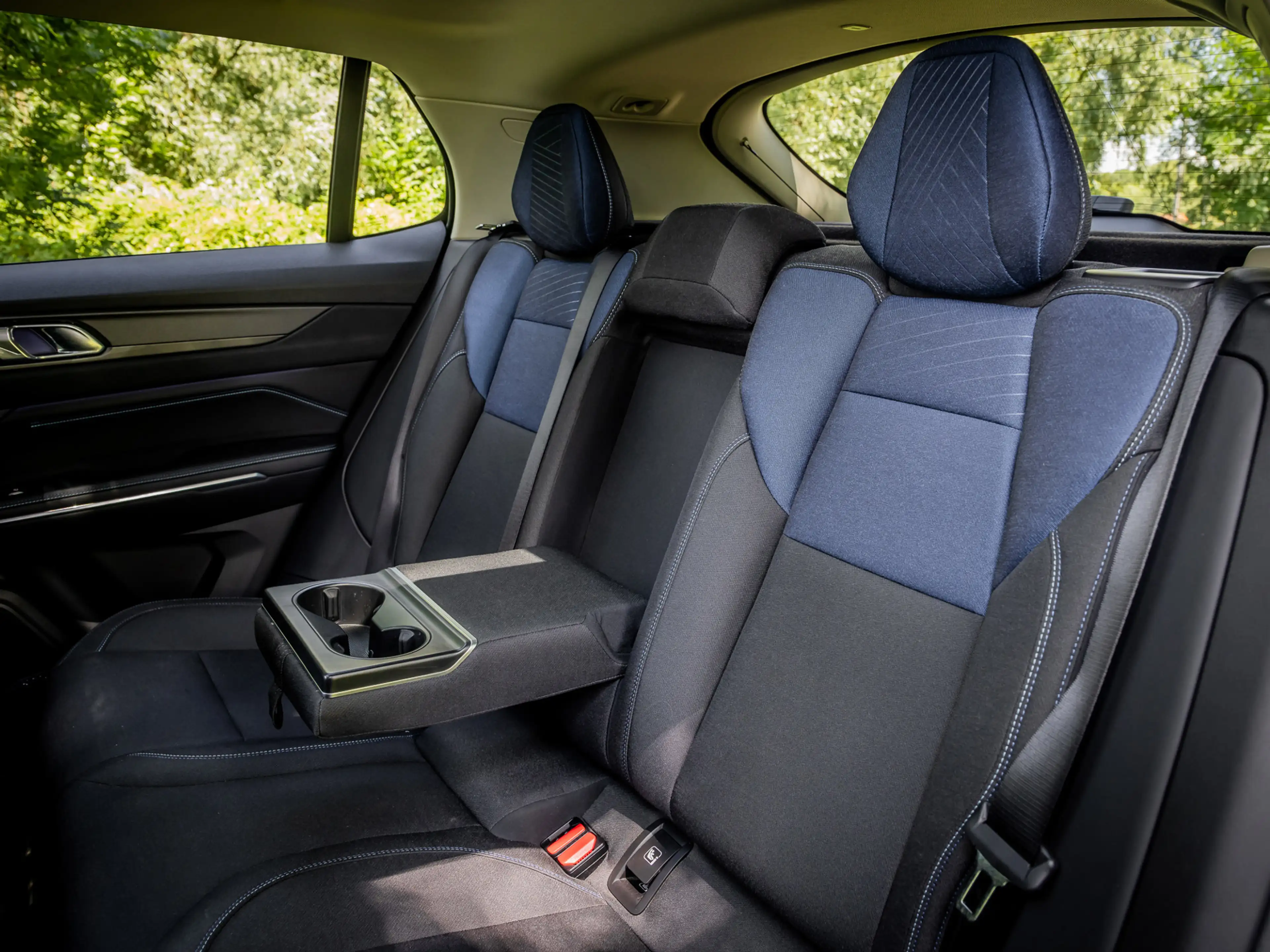 Lynk & Co 01 1.5 Plug-In Hybrid 262pk BLACKED OUT | 360 Camera — photo 7