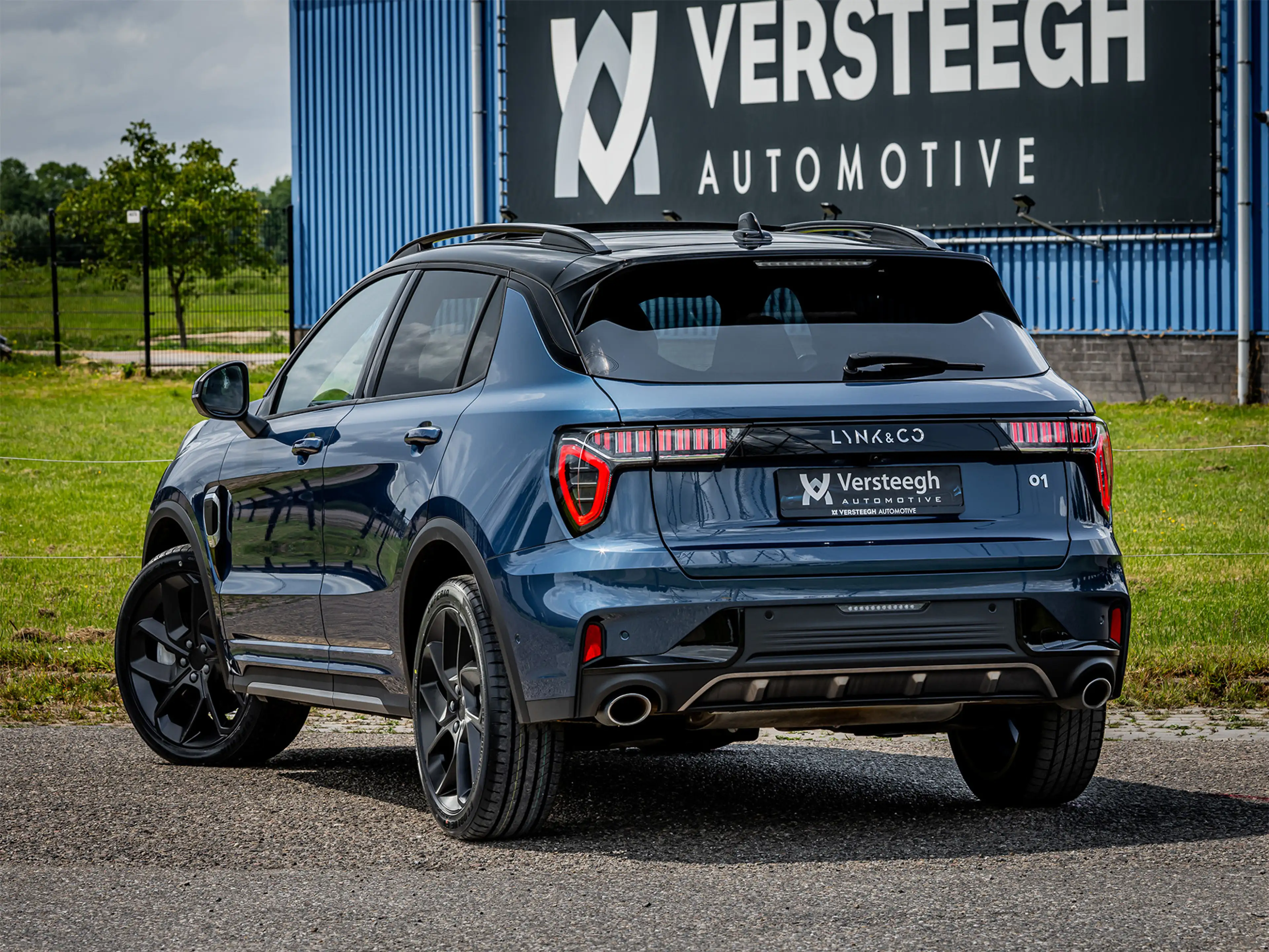 Lynk & Co 01 1.5 Plug-In Hybrid 262pk BLACKED OUT | 360 Camera — photo 10