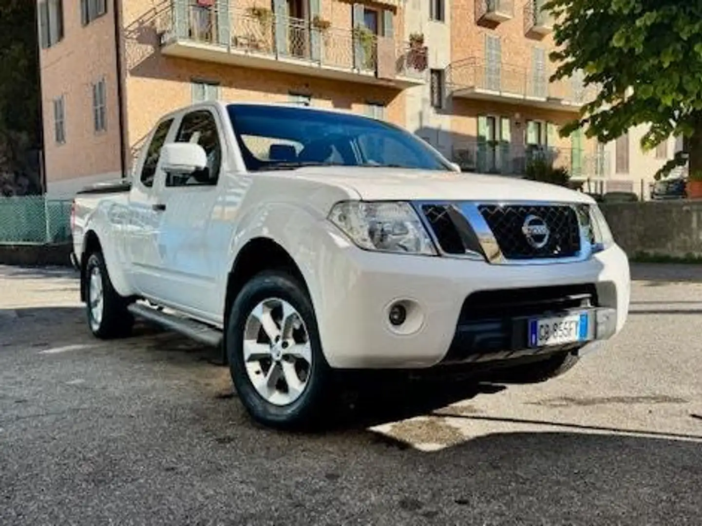 Nissan Navara Navara 2.5 dci k.cab XE Bianco - 1