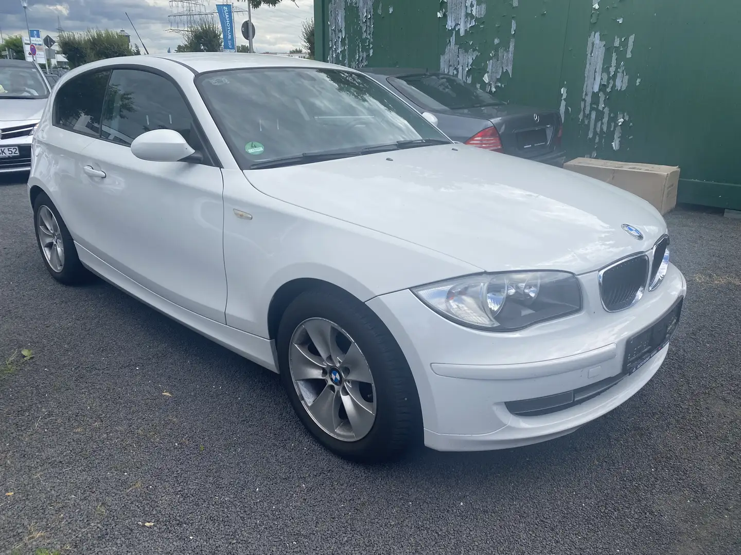 BMW 118 BMW.118i KLIMA. TÜV.11.2026. Bílá - 1