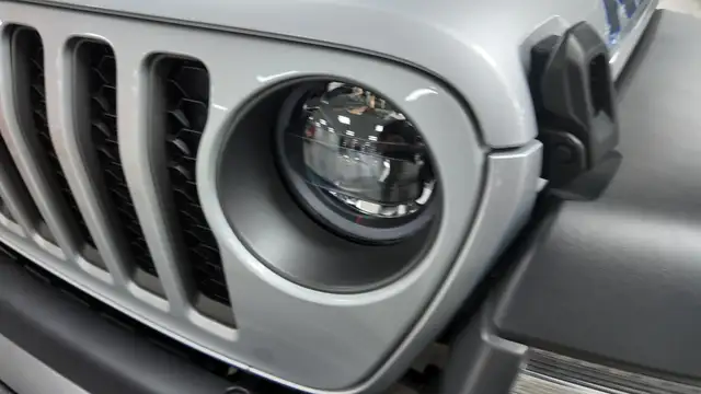 Jeep Wrangler view 11