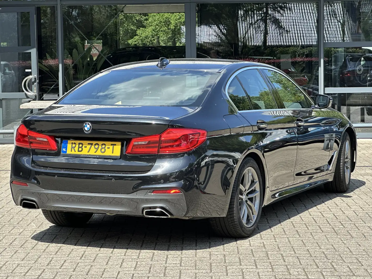 BMW 530 5-serie 530i High Executive M-Pakket/Trekhaak/Lede Zwart - 2
