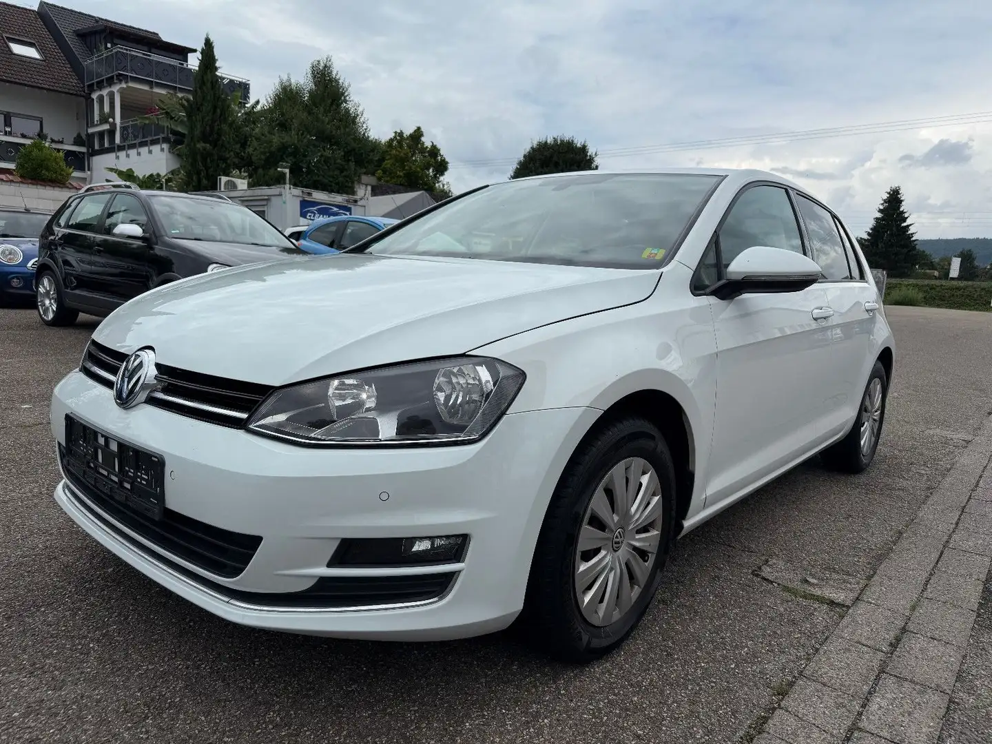 Volkswagen Golf VII Lim. Lounge BMT*Automatik*Navi*Tüv Neu* Fehér - 1