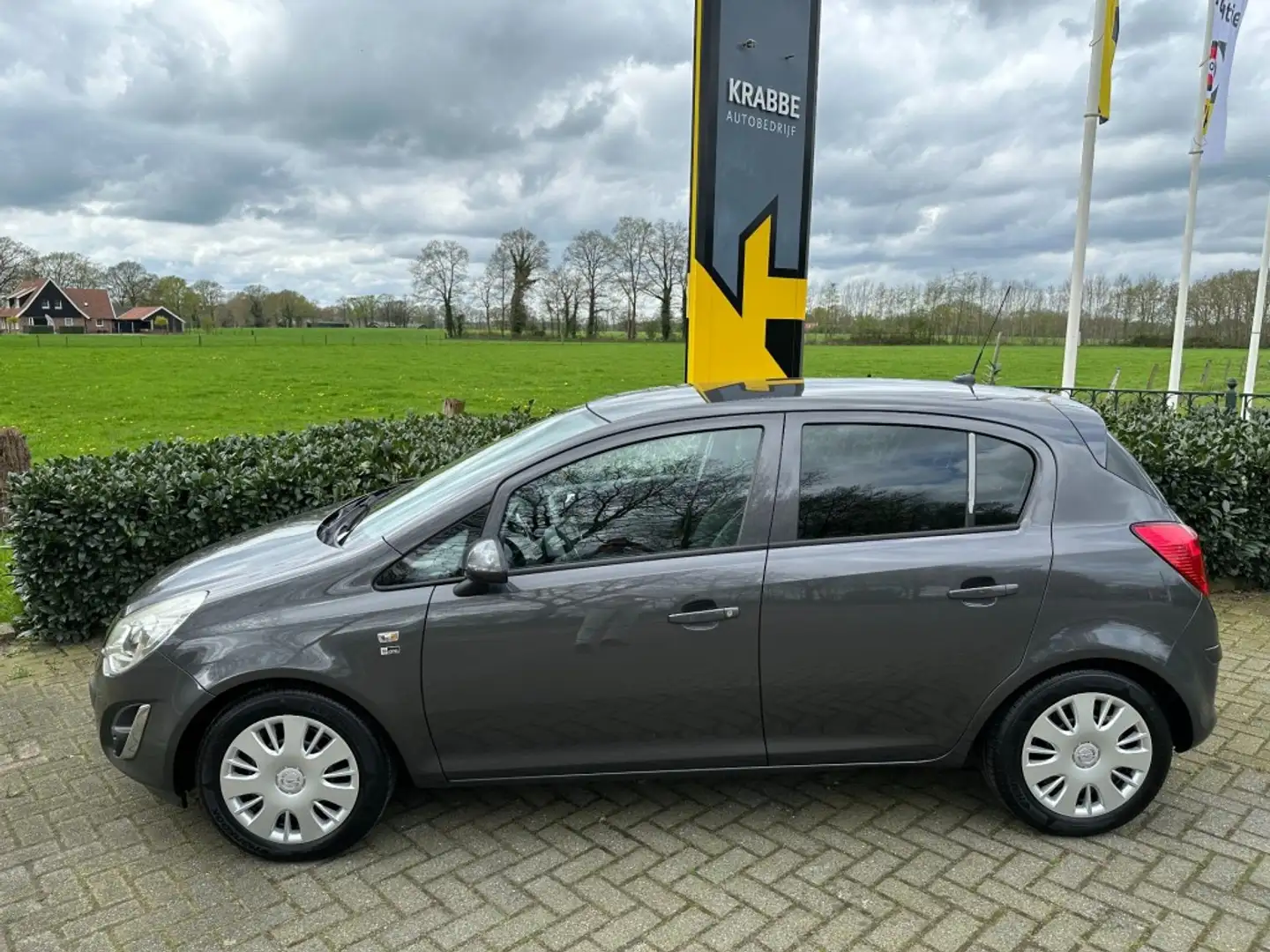 Opel Corsa 1.2 16V Anniversary Ed. Cruise / PDC / Fietsendrag Grau - 2