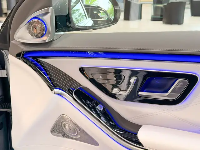 Mercedes-Benz S-Class view 11