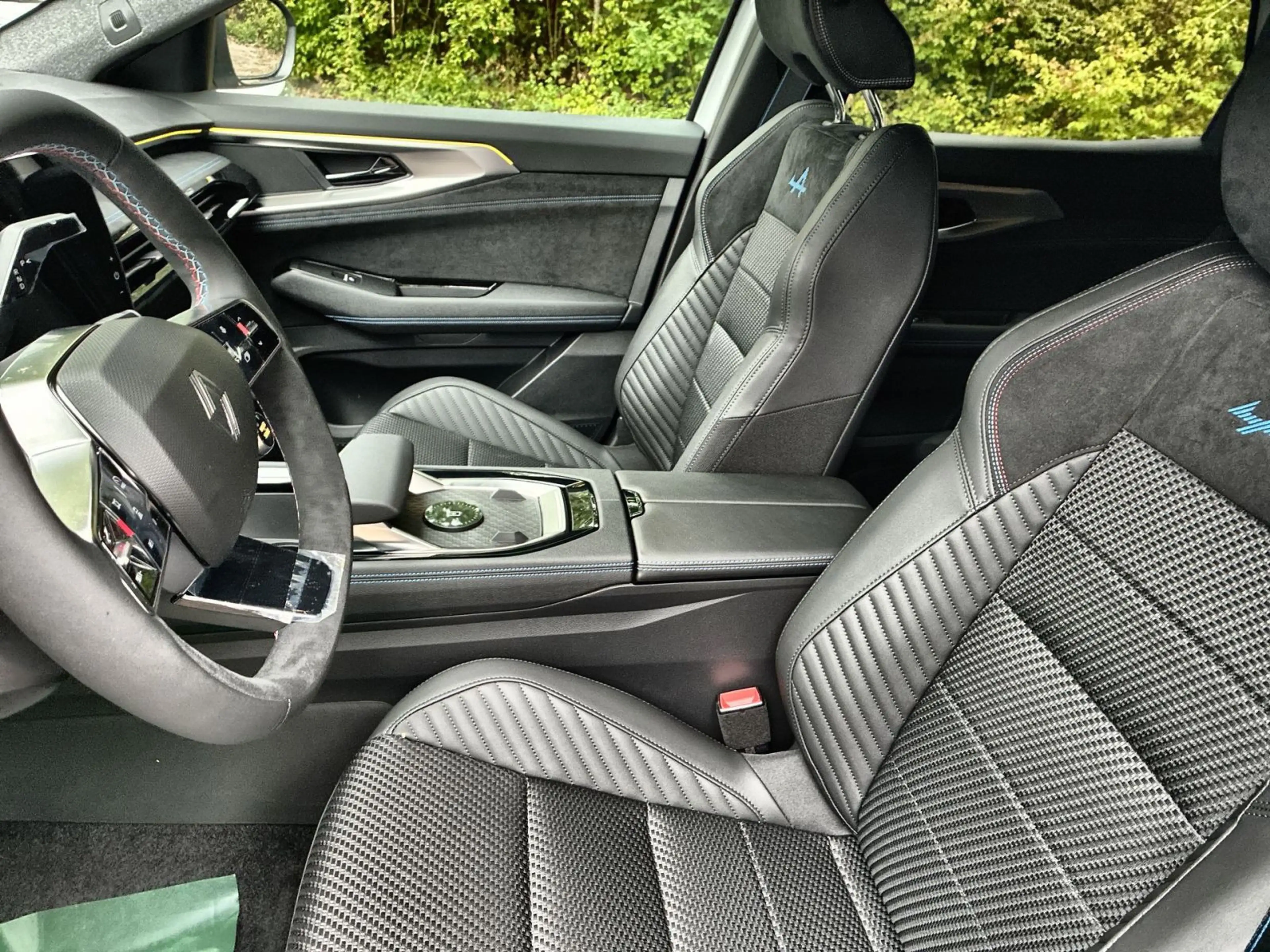 Renault Austral Alpine E-TECH Hybrid 200 — photo 11