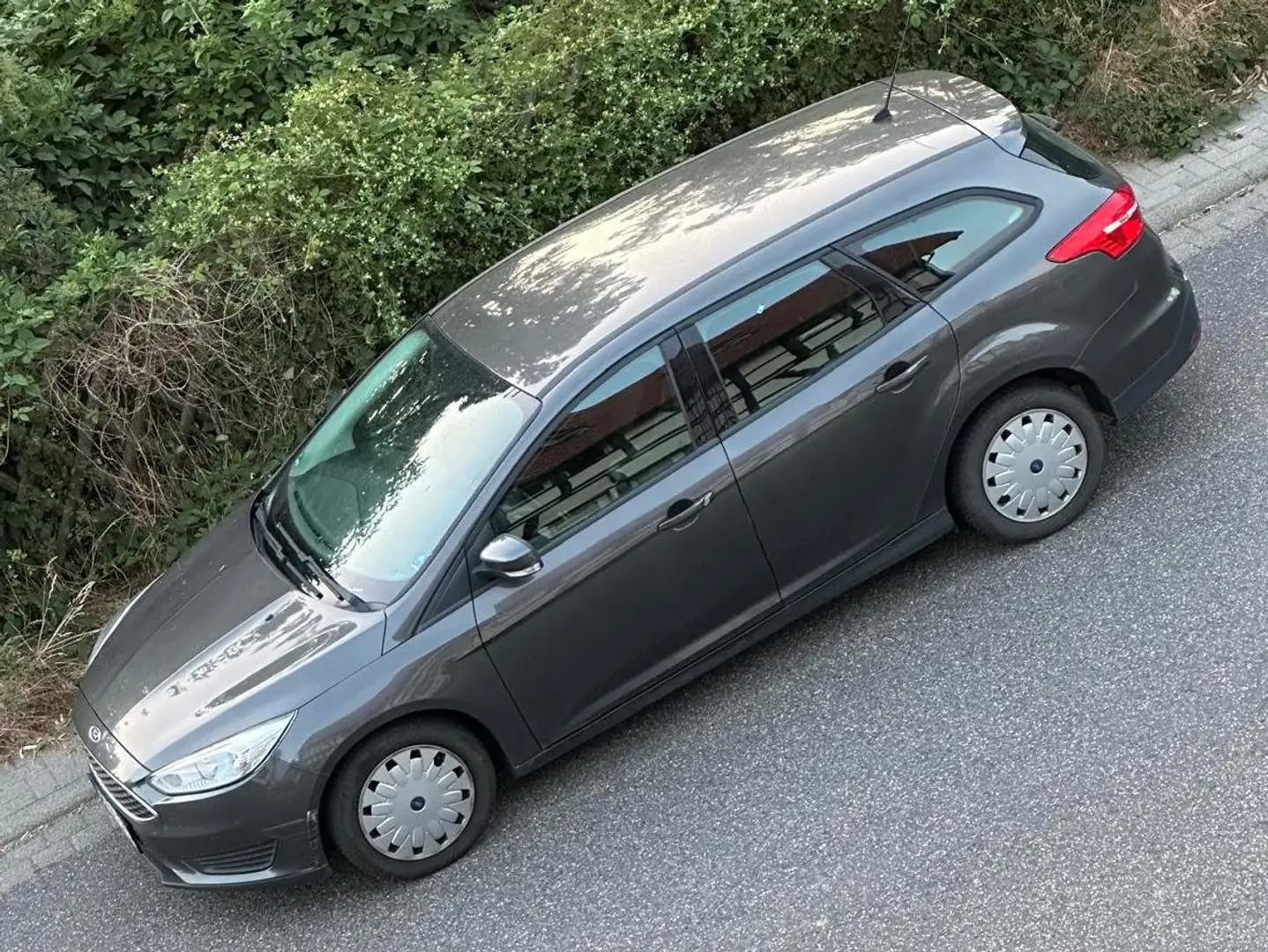 Ford Focus Focus Turnier 1.5 TDCi ECOnetic 88g Start-Stopp-Sy Grau - 1