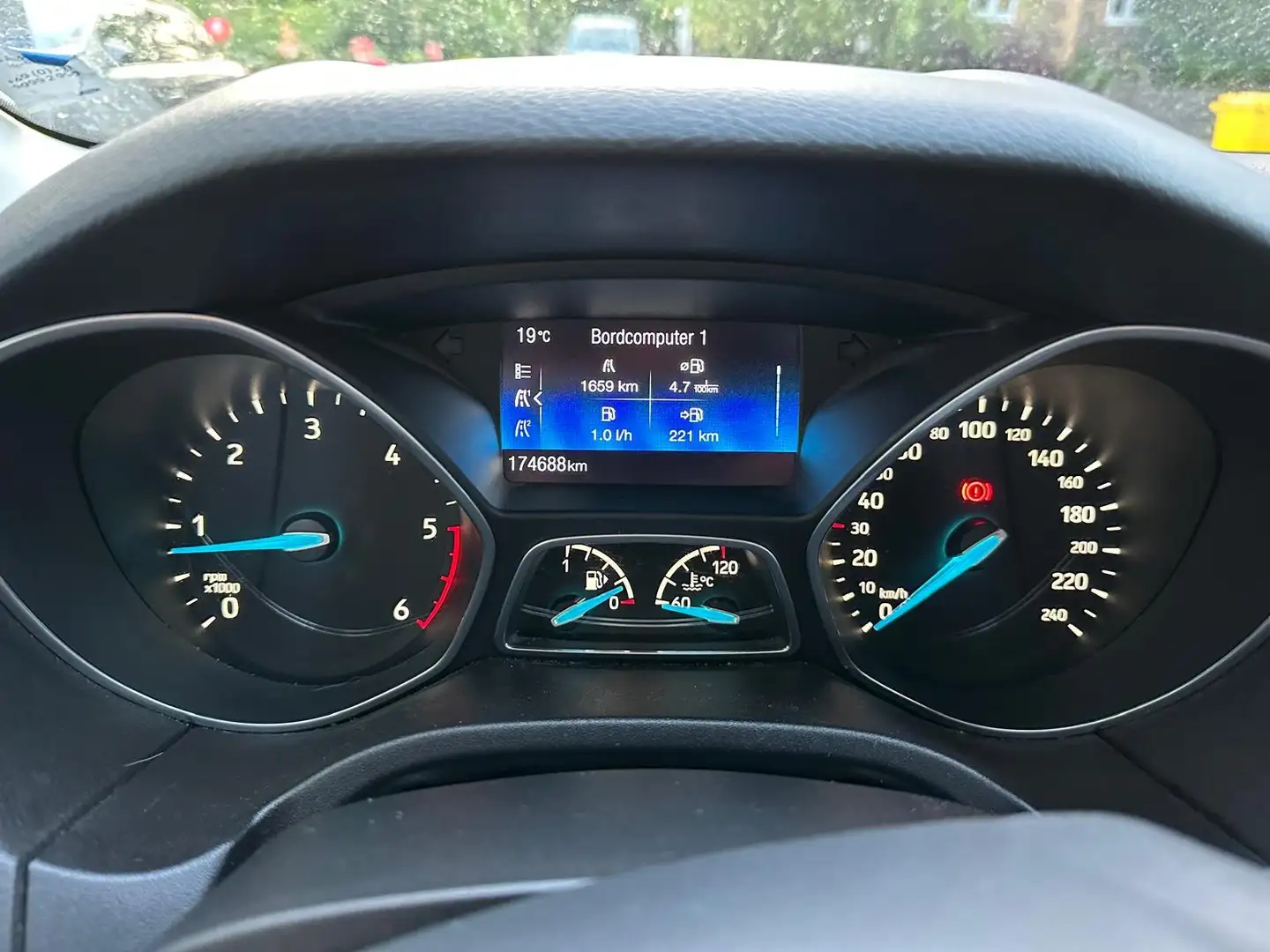 Ford Focus Focus Turnier 1.5 TDCi ECOnetic 88g Start-Stopp-Sy Grau - 2