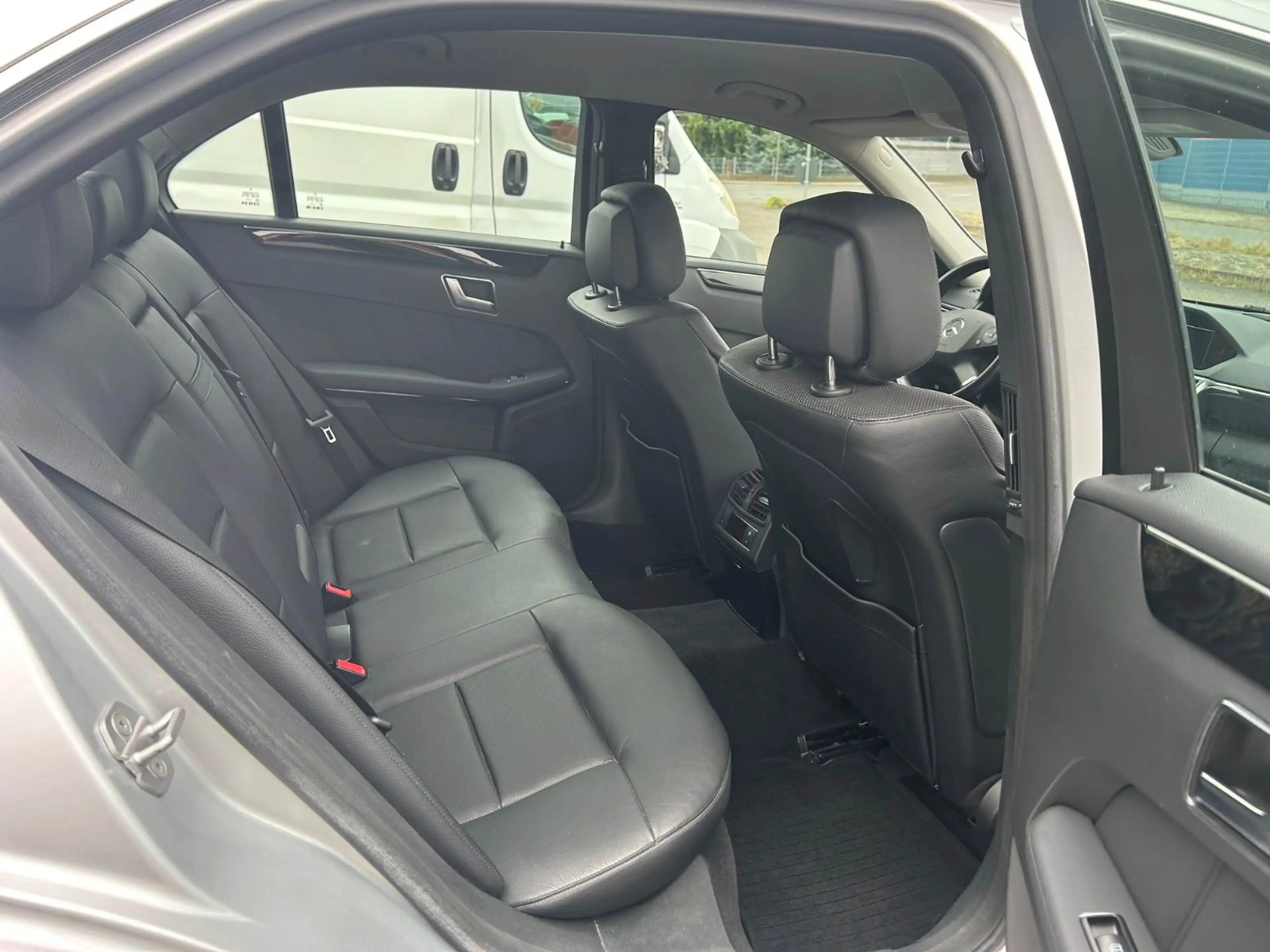 Mercedes-Benz E 350 E Limousine E 350 CGI BlueEfficiency — photo 12
