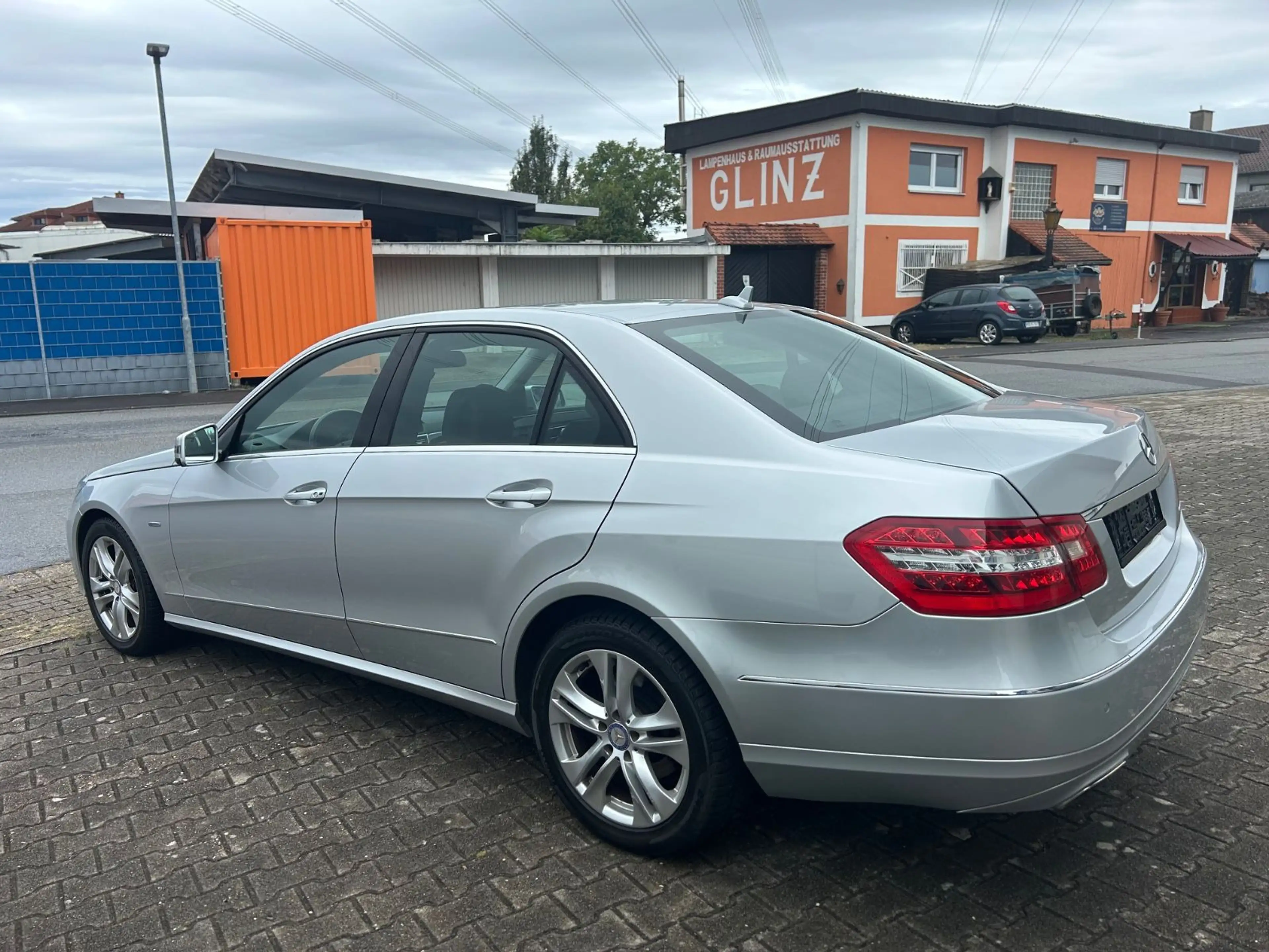Mercedes-Benz E 350 E Limousine E 350 CGI BlueEfficiency — photo 3