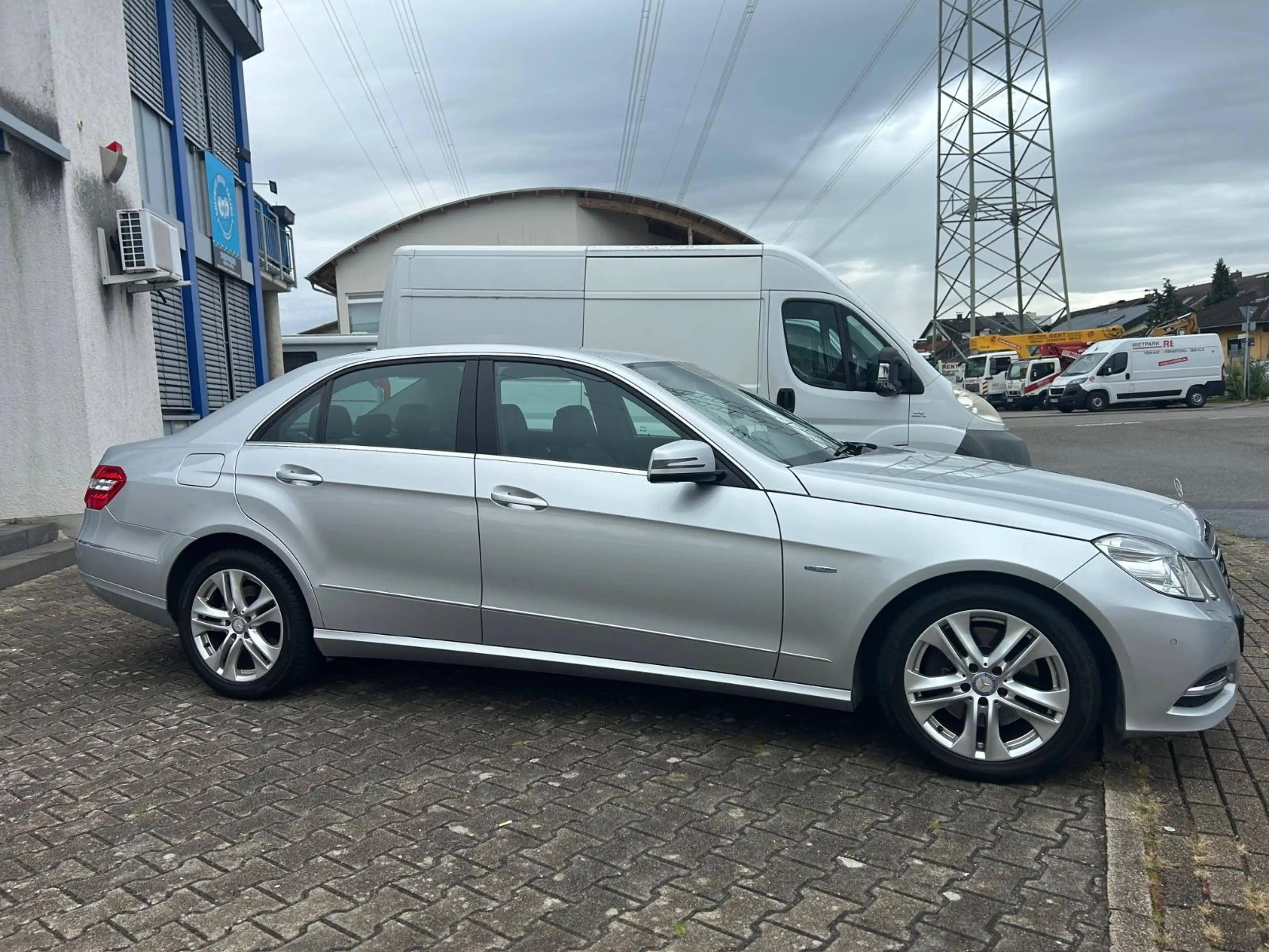 Mercedes-Benz E 350 E Limousine E 350 CGI BlueEfficiency — photo 2