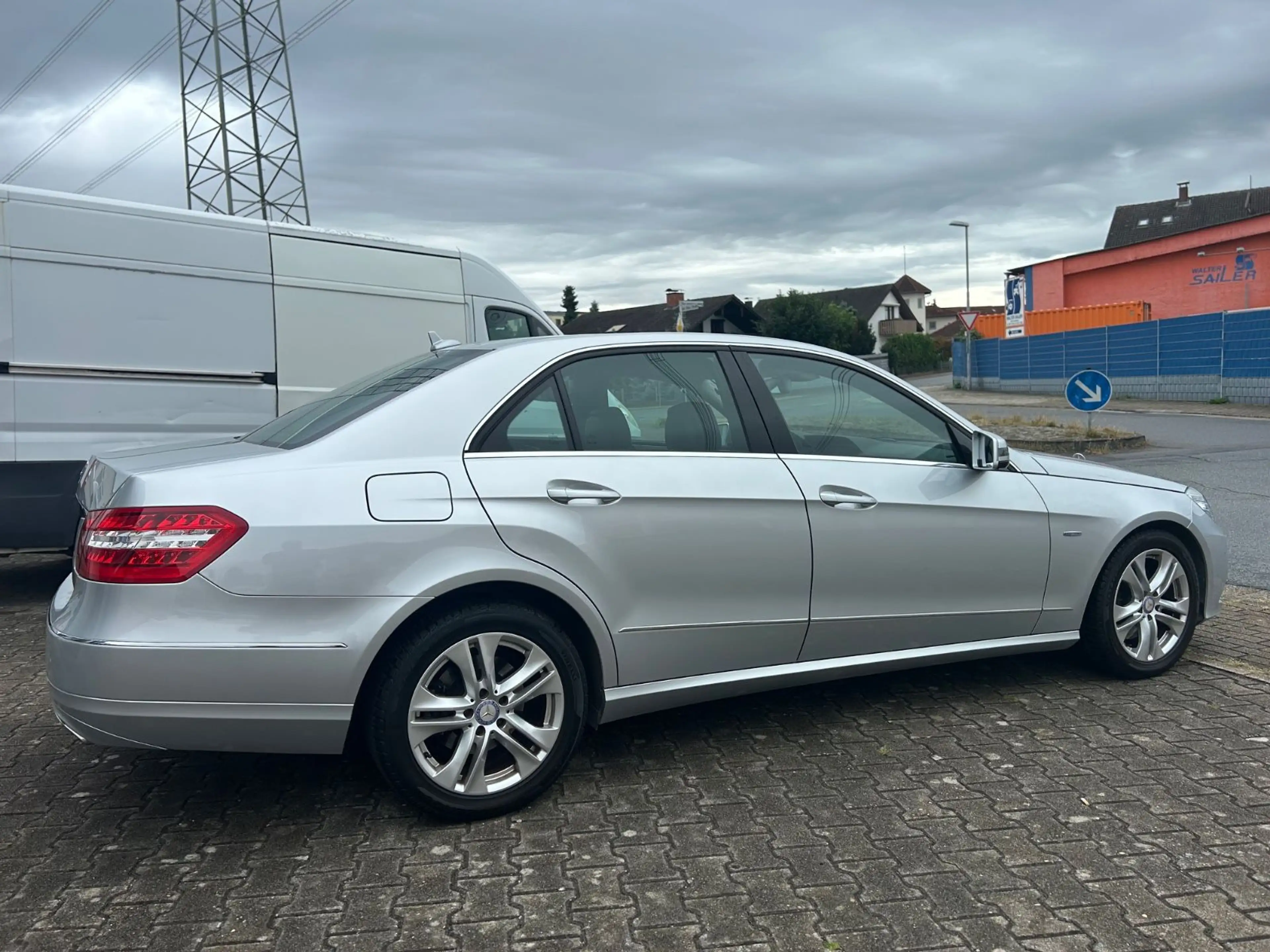 Mercedes-Benz E 350 E Limousine E 350 CGI BlueEfficiency — photo 5
