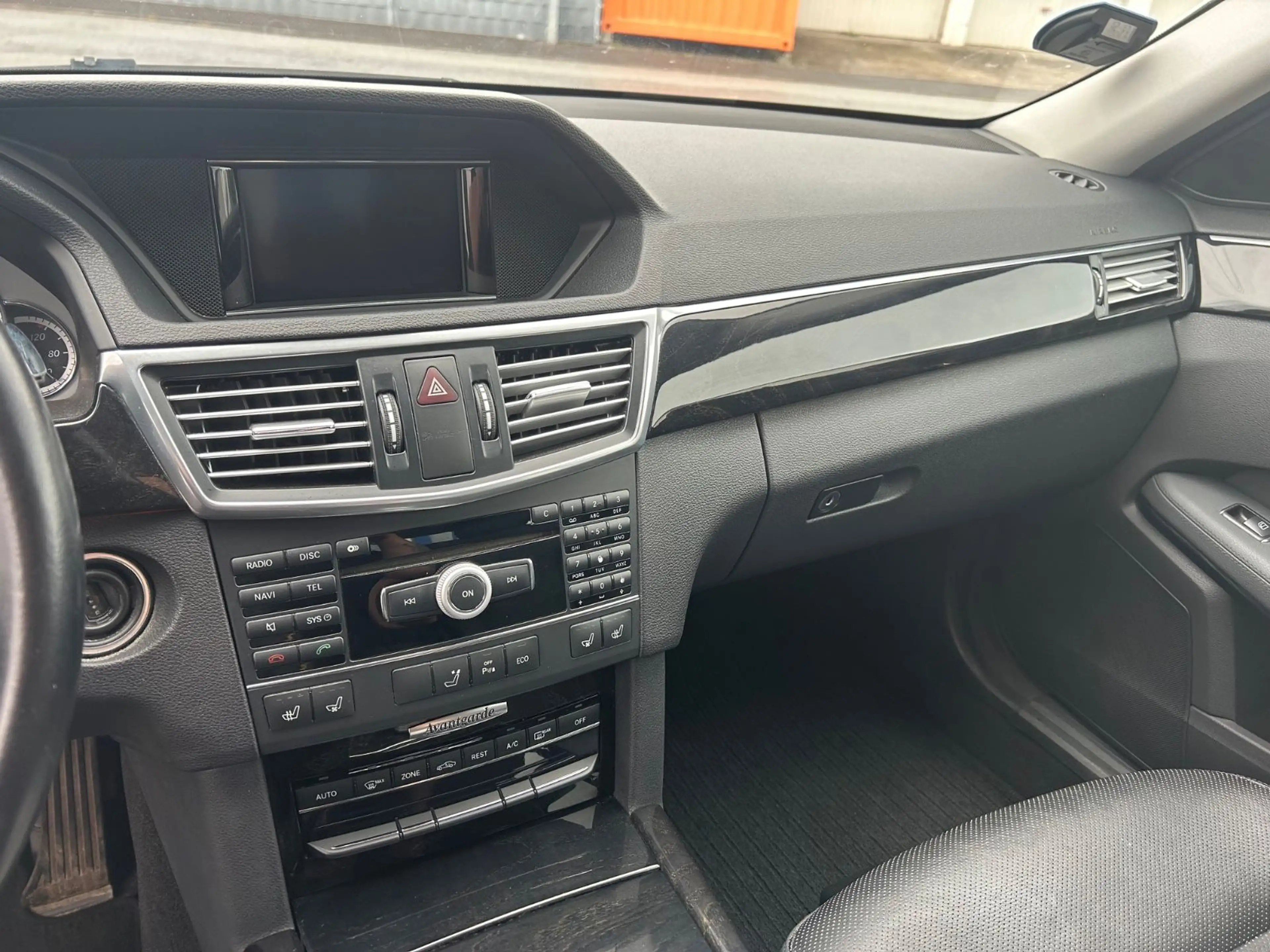 Mercedes-Benz E 350 E Limousine E 350 CGI BlueEfficiency — photo 14