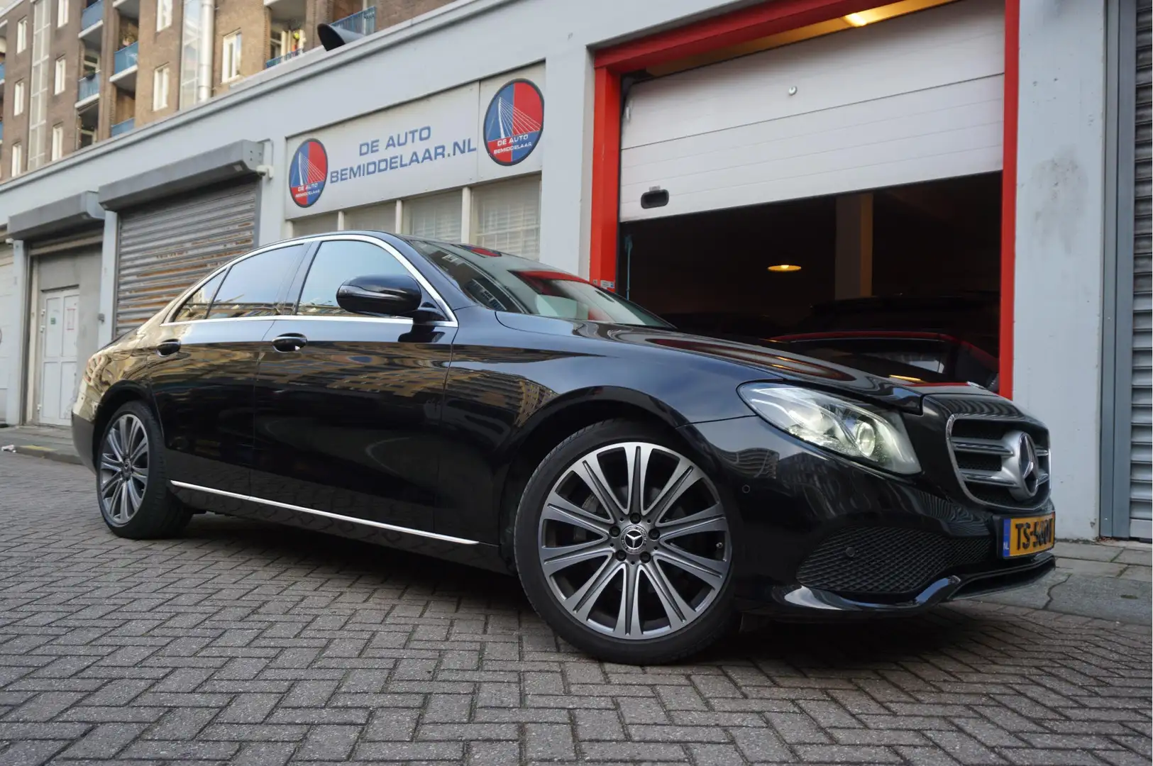 Mercedes-Benz E 200 Business Solution | Sfeer | 19inch | Camera | LED Schwarz - 2
