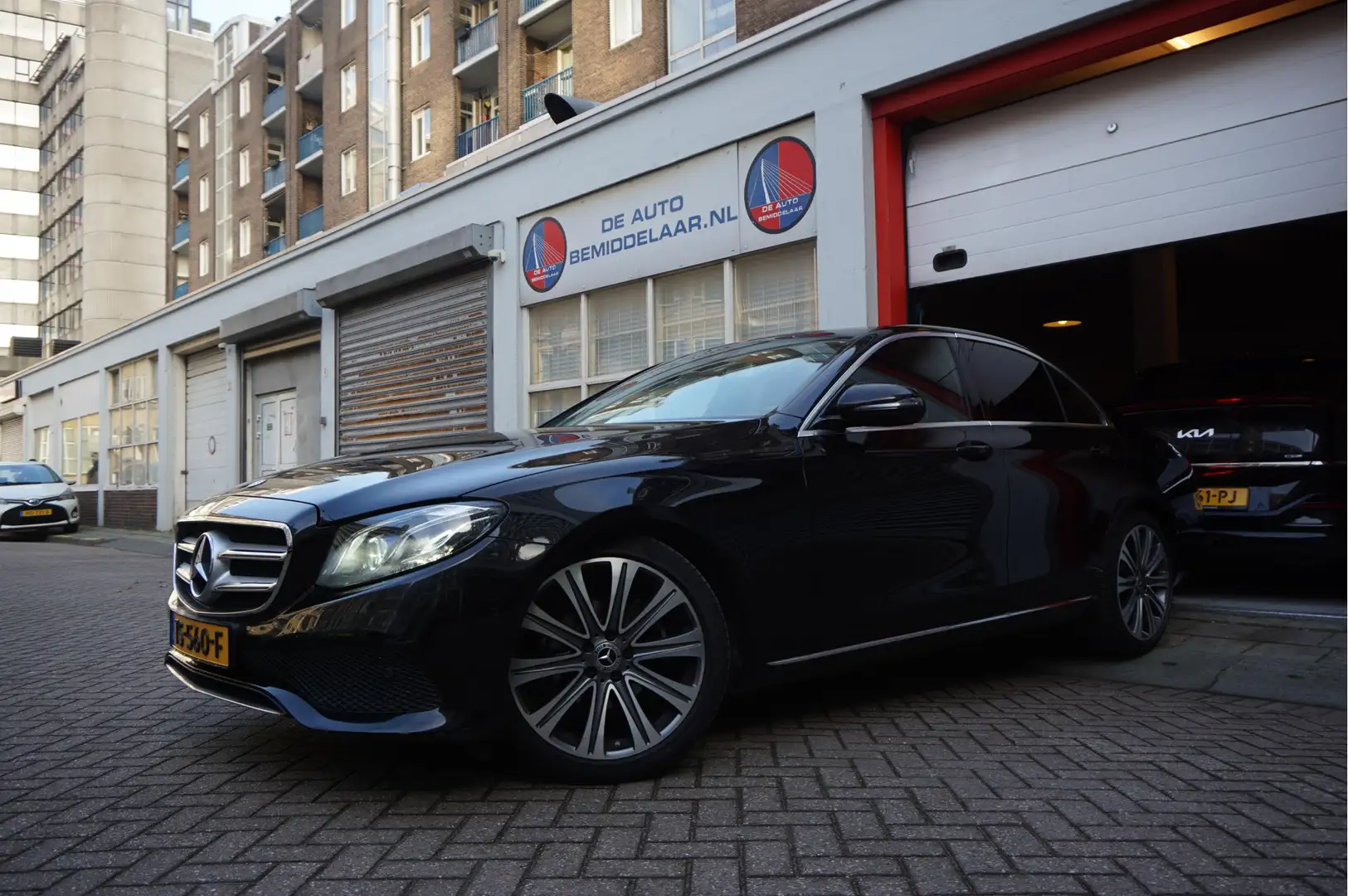 Mercedes-Benz E 200 Business Solution | Sfeer | 19inch | Camera | LED Noir - 2