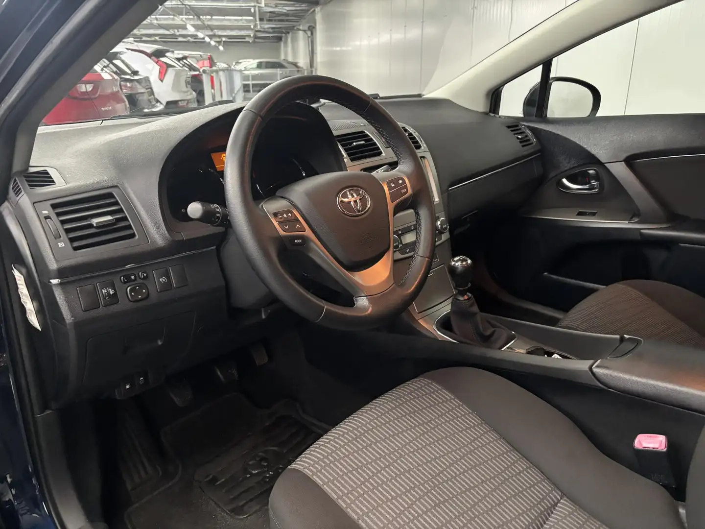 Toyota Avensis Wagon 1.6 VVTi Business Blauw - 2