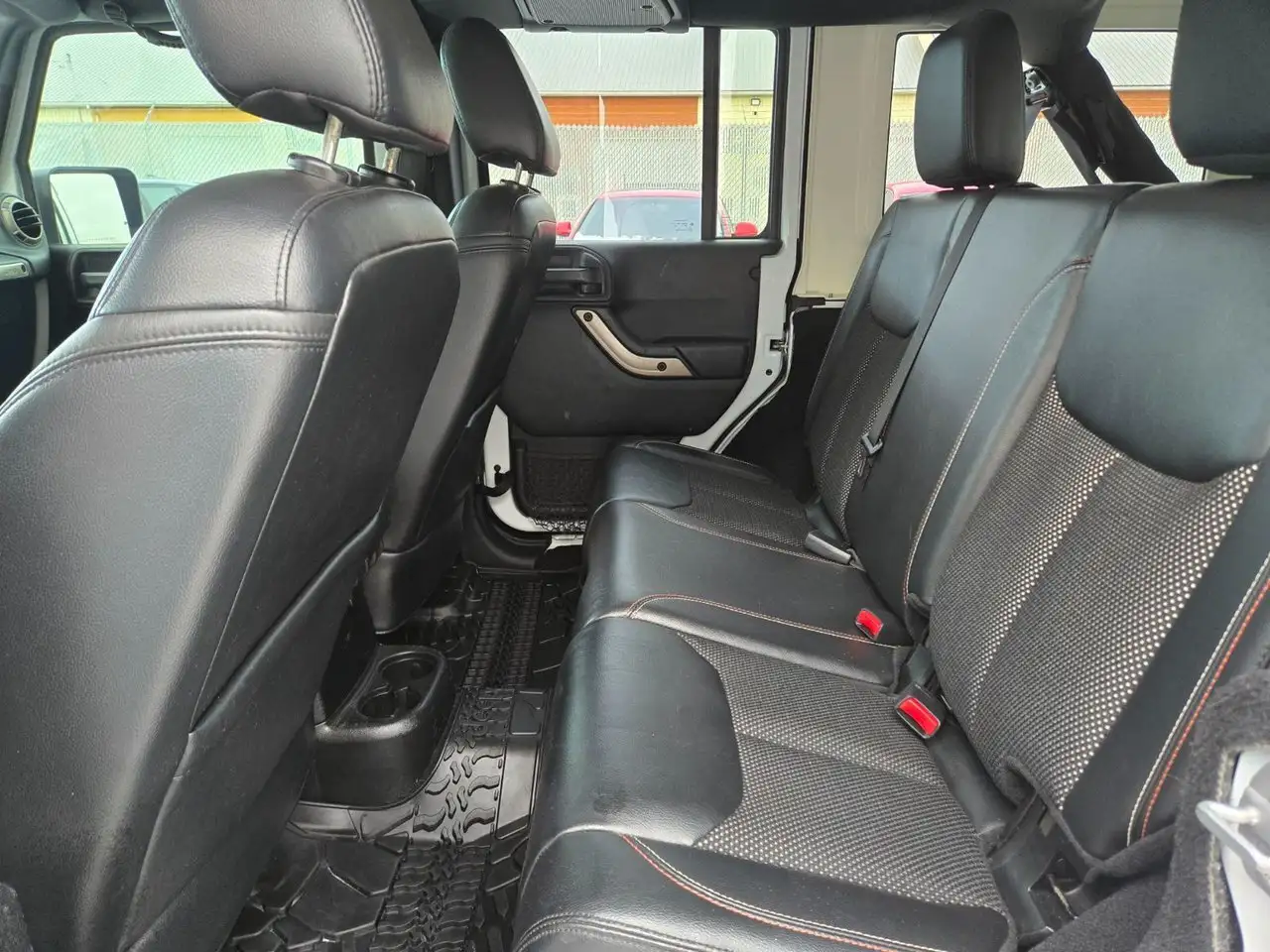 Jeep Wrangler снимка Jeep Wrangler