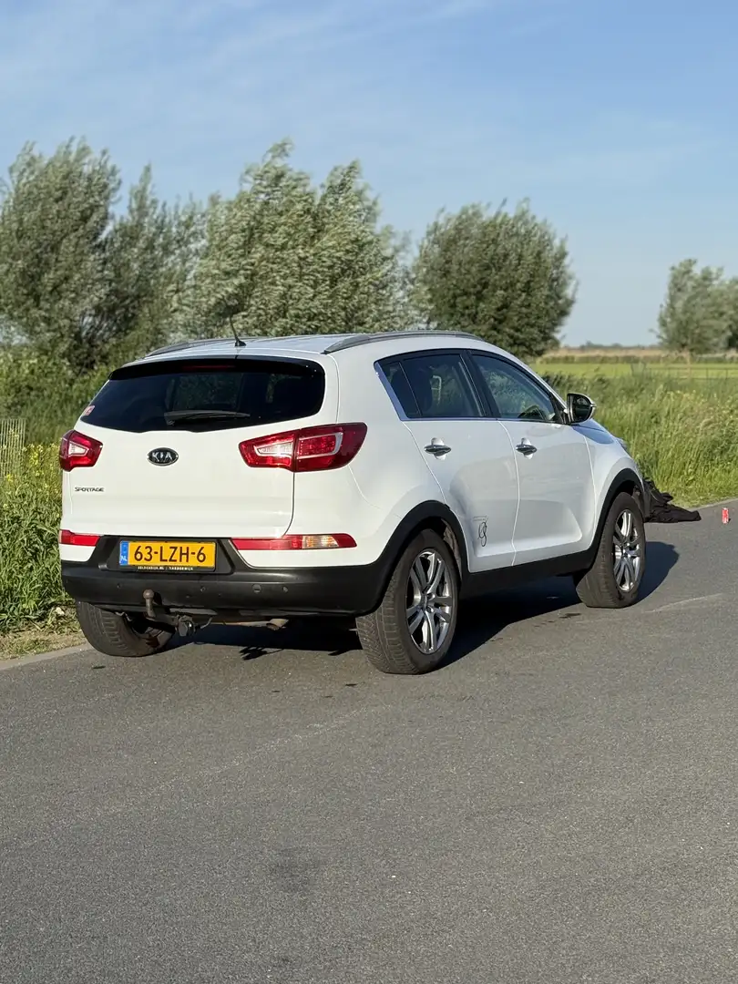 Kia Sportage 2.0 X-ecutive Plus Biały - 2