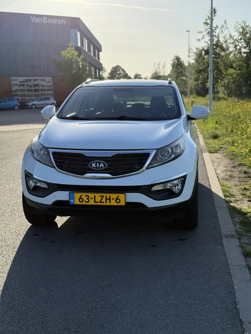 Kia Sportage 2.0 X-ecutive Plus Biały - 1
