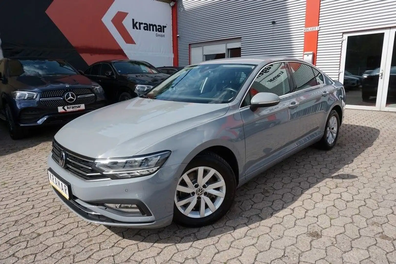 Volkswagen Passat 2.0 TDI DSG Navi/LED/Kamera/ACC Gris - 1