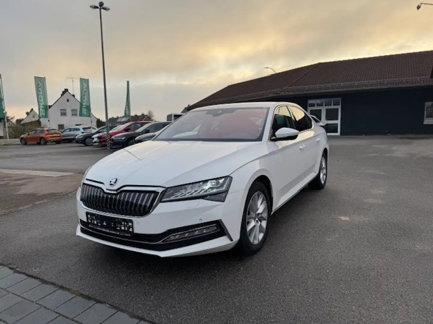 Skoda Superb STYLE iV SHZ VO HI+ISOFIX+PDC VO HI+EL. FH+AHK SCH Fehér - 2