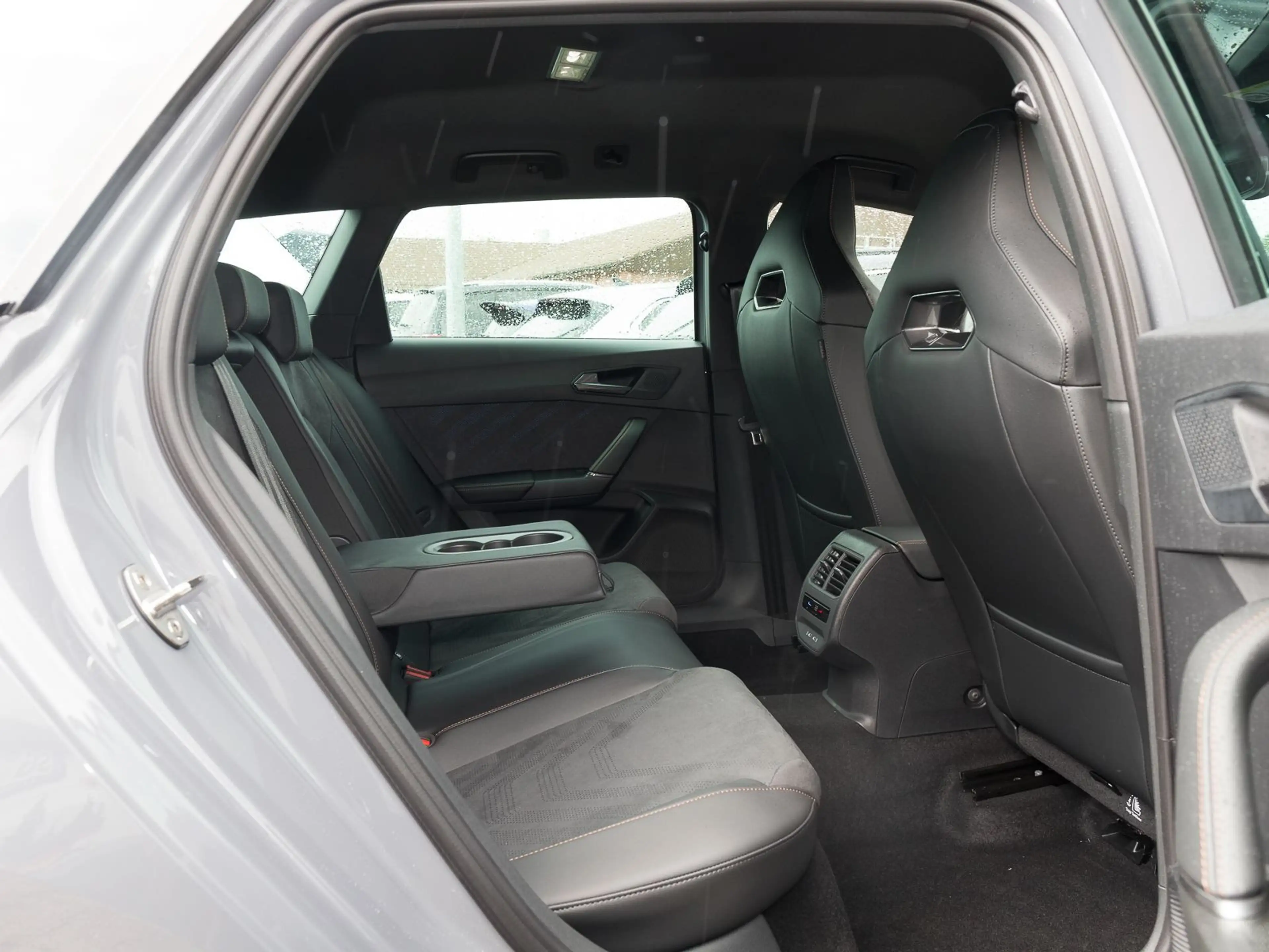 CUPRA Leon Sportstourer 2.0 TSI DSG VZ 4DRIVE REAR VIE — photo 8