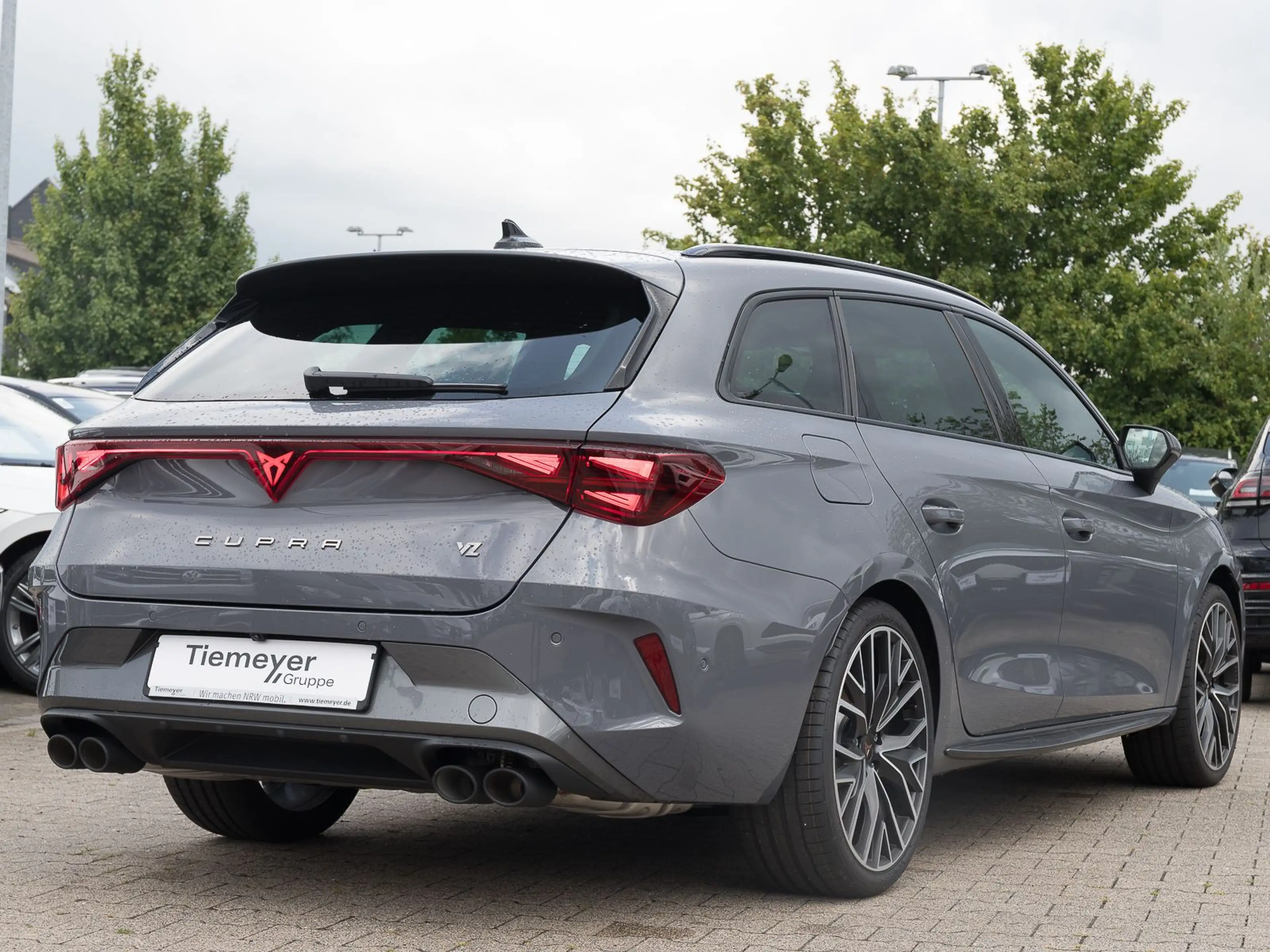 CUPRA Leon Sportstourer 2.0 TSI DSG VZ 4DRIVE REAR VIE — photo 3