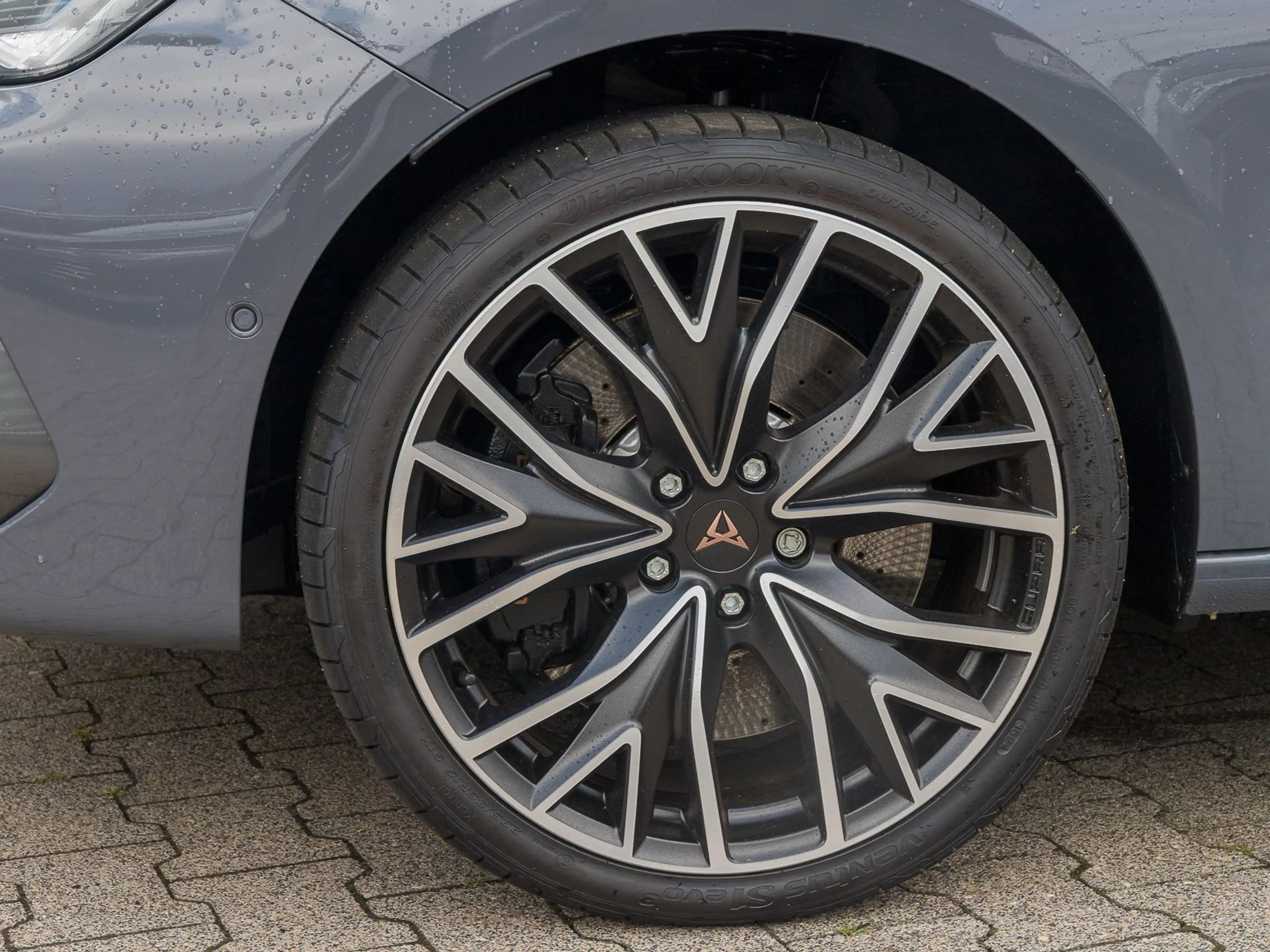 CUPRA Leon Sportstourer 2.0 TSI DSG VZ 4DRIVE REAR VIE — photo 7