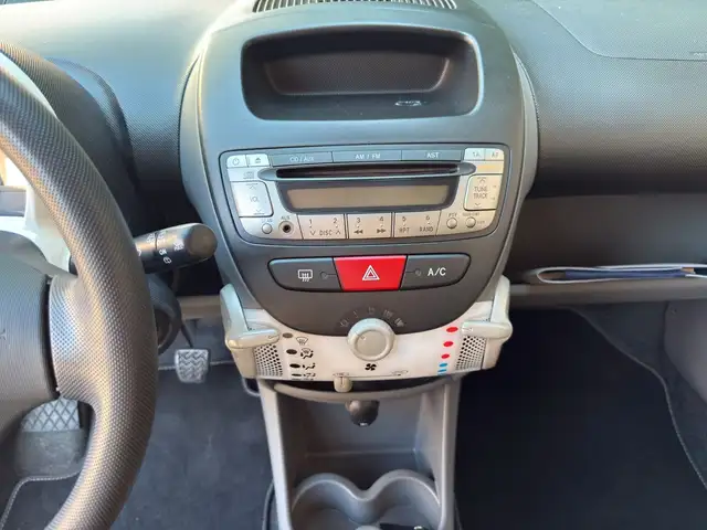 Peugeot 107 view 17