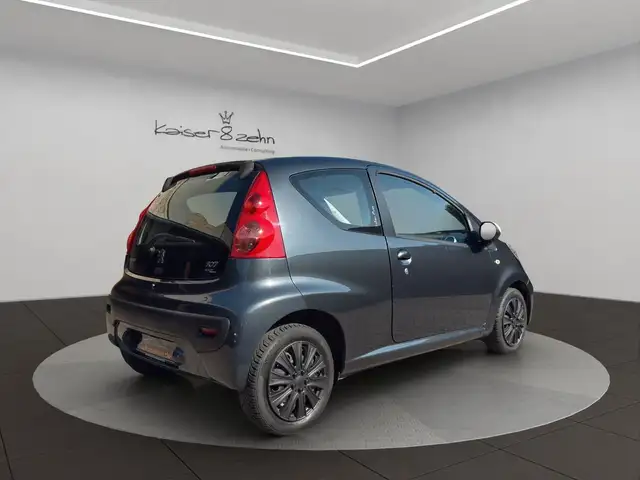 Peugeot 107 view 8