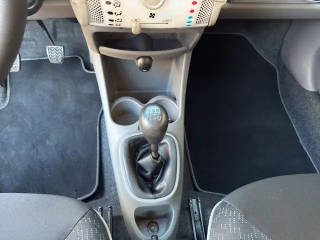 Peugeot 107 view 16