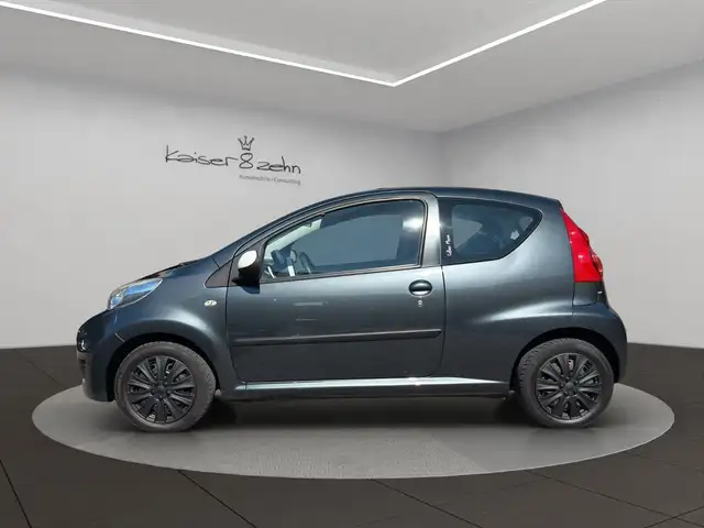 Peugeot 107 view 2