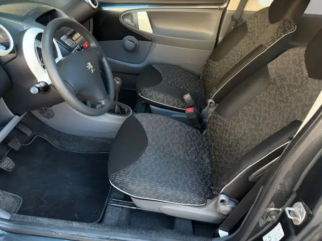 Peugeot 107 view 9
