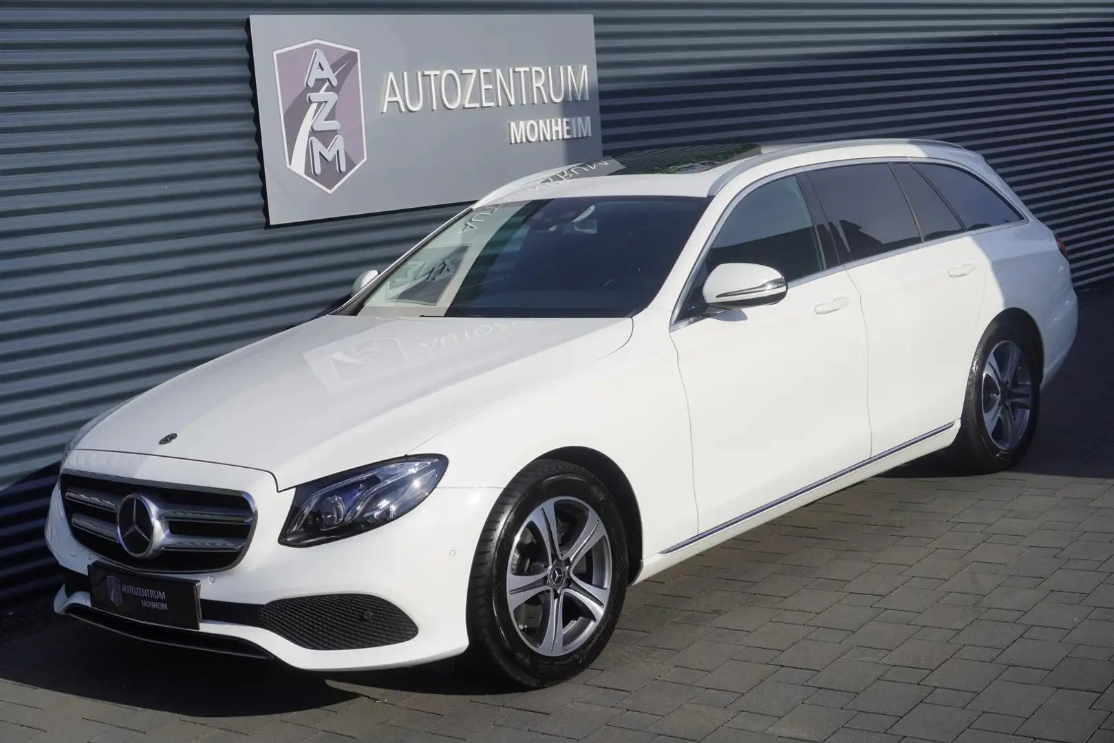 Mercedes-Benz E 250 E250 T AVANTGARDE|PANORAMA|MULTIBEAM|KAMERA|NAVI Blanc - 2